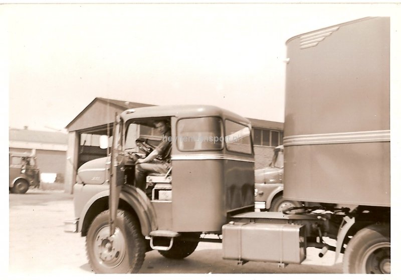 bij-de-miro-in-roosendaal-de-slaapcabine-is-gebouwd-door-van-oers