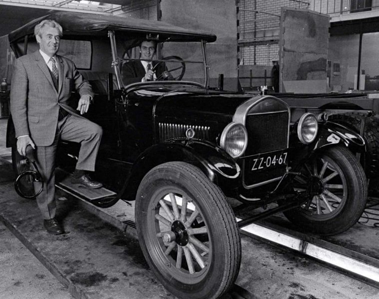 Bart en Kees met de auto van Dorus2