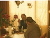 1977-adry-dekkers-en-jan-van-hoof-maken-de-urenbalans-op-van-de-maand