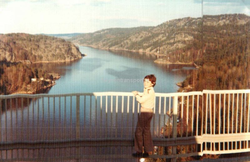 1977-rob-van-hoof-op-de-brug-bij-svinesund-voor-het-eerst-in-noorwegen