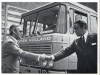 bart-heynen-in-1970-bij-overhandiging-nieuwe-daf