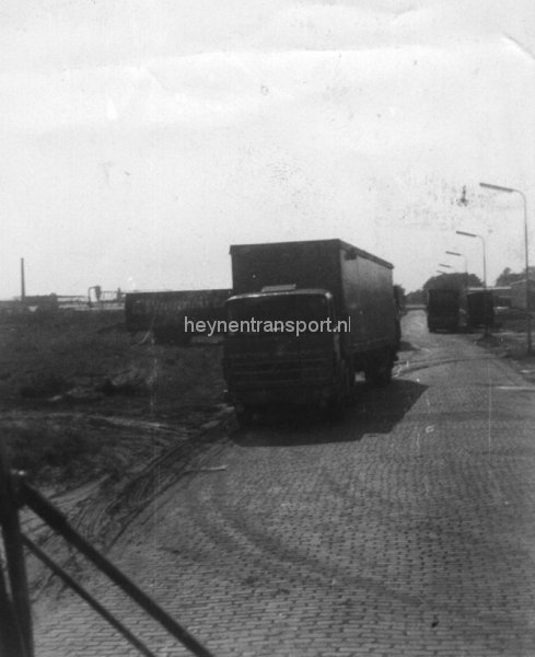 ca-1974-toen-de-trailerparking-aan-de-protonweg-nog-een-modderzooi-was