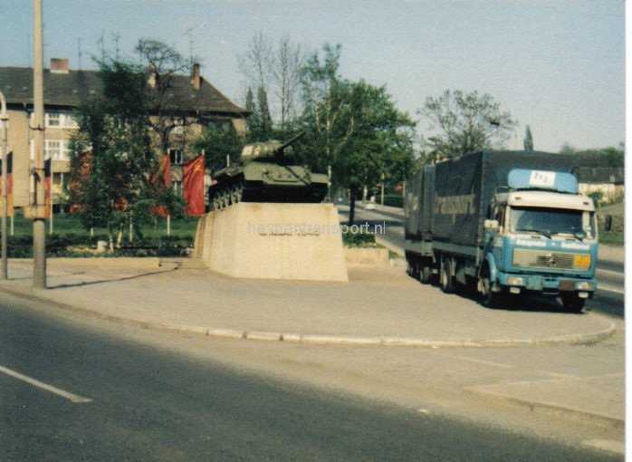 dresden-ddr-standbeeld-van-een-t34
