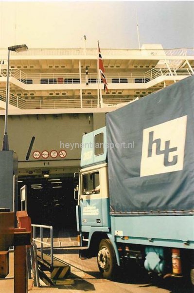 peter-van-osta-rijdt-op-de-boot-in-kiel-mei-1987