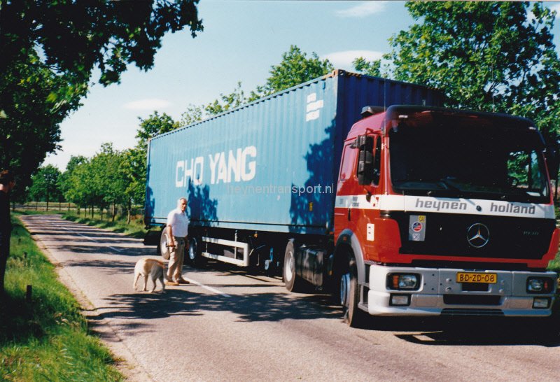 john-vd-weijgert-zijn-eerste-rooie-in-1997-als-verrassing-voor-zijn-trouwen-gemaakt-door-jack-de-moor-en-pa-vd-weijgert-ettenseweg-net-voorbij-het-kamp