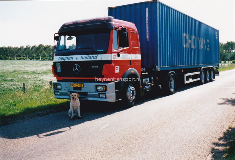 john-vd-weijgert-zijn-eerste-rooie-in-1997-als-verrassing-voor-zijn-trouwen-gemaakt-door-jack-de-moor-en-pa-vd-weijgert-ettenseweg-net-voorbij-het-kamp3