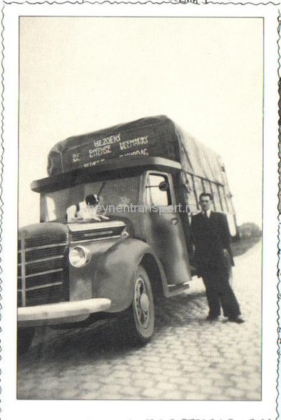 hubertus-bart-johannes-heijnen-1950-met-een-in-nederland-geassembleerde-international-harvester-type-ihk-bouwjaar-1939