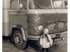 mercedes-1418-met-cabine-van-paul-en-van-weelde-lekker-warm-ingepakt-voor-een-ritje-denemarkenilse-van-hoof-1967