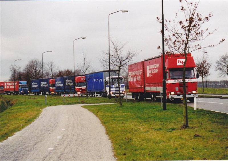 begrafenisstoet-van-willy-tiemessen-voorop-rijdt-harrie-jaanen-dan-gerrie-van-veenhenk-verkaart-harrie-renirie-nico-oosterbos-en-gerrit-danen