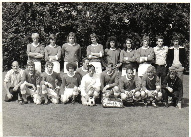 voetballers-van-het-eerste-uur-toen-waren-de-ballen-nog-rond
