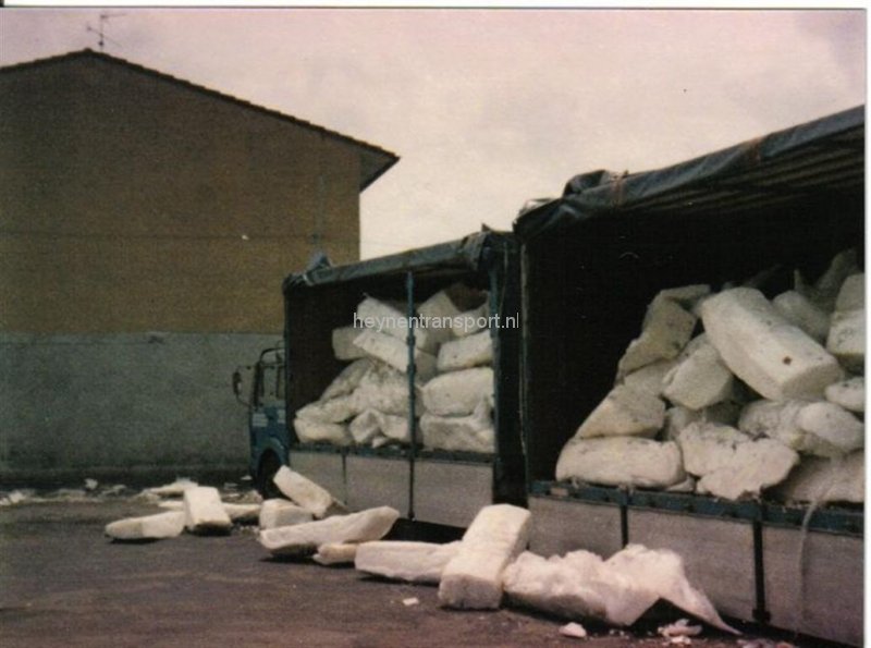 plastic-afval-lossen-in-orio-litta-bij-piacenza