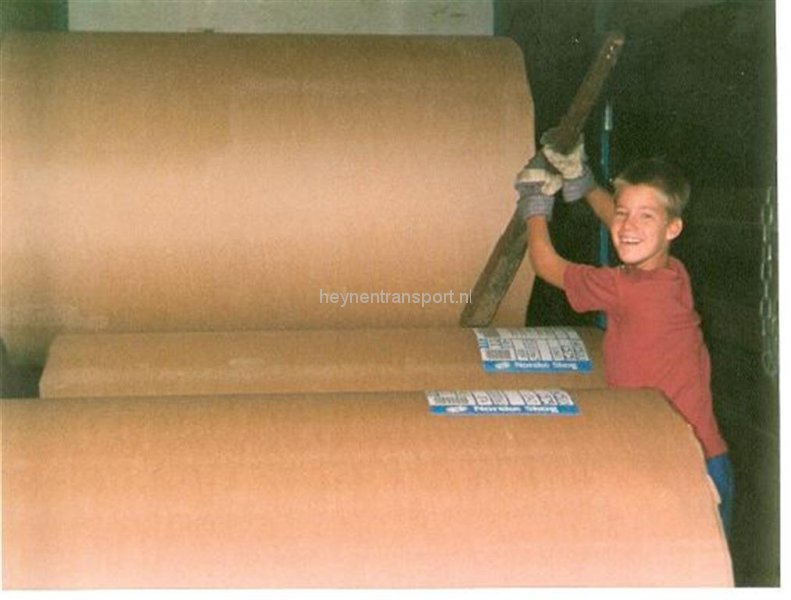 rollen-papier-met Rinus Mol zijn neefje Andres