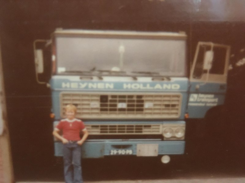 John-vd-Lindeloof-bij-de-auto-van-Jos