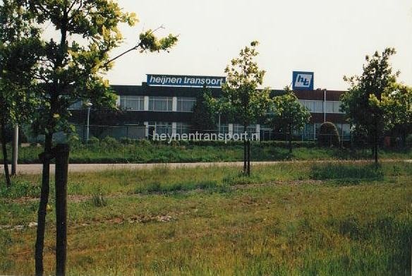voorkant-kantoor-achter-de-bomen-heijnen-transport