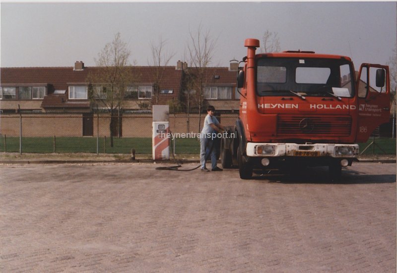 walter-van-meer-auto-van-pa-ben-voltanken-voor-de-volgende-rit-wel-zo-makkelijk-dat-er-gewoon-een-pomp-stond-in-oudenbosch