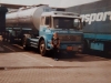 Jack-de-Moor-bij-de-auto-van-Piet-Frik